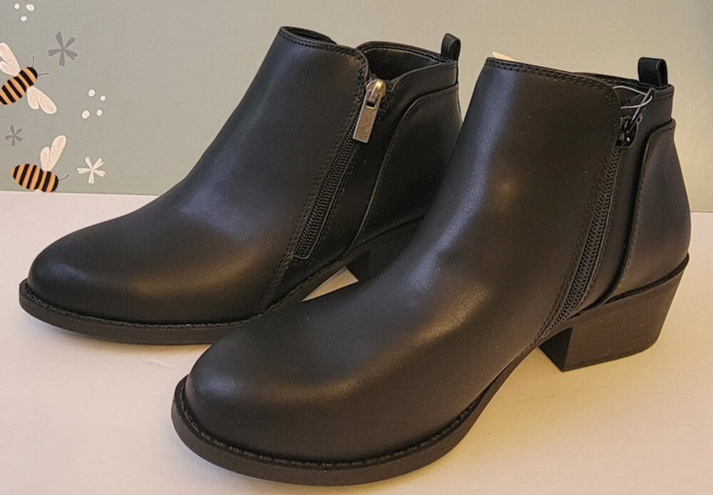 Arizona Jean Co Womens Castle Stacked Heel Booties New in Box w/Tags